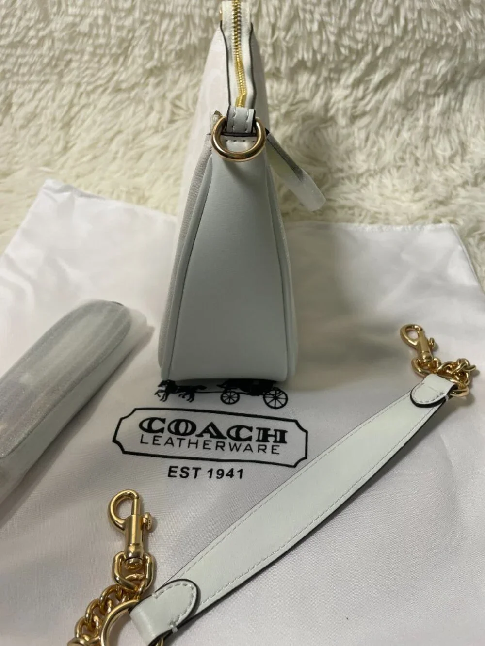 Coach Teri Shoulder Bag In Signature Canvas - Picture 4 of 8